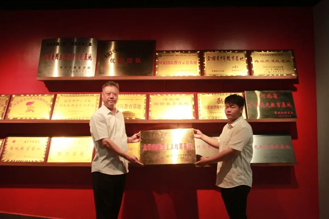 米乐mile官方网站信息科学与工程学院 前往冉庄地道战纪念馆开展牌仪式