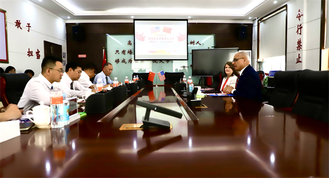 美国圣克劳德州立大学副校长一行莅临米乐官网参观交流