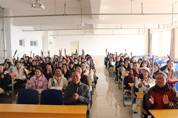 凝聚奋进力量 书写巾帼荣光--米乐mile官方网站校领导走访慰问女教职工送上“三八”国际劳动妇女节祝福