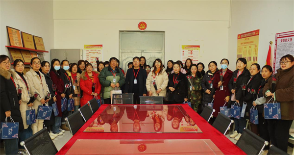 凝聚奋进力量 书写巾帼荣光--米乐mile官方网站校领导走访慰问女教职工送上“三八”国际劳动妇女节祝福