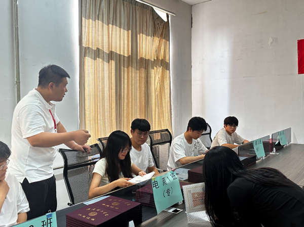 毕业季|米乐mile官方网站|管理学院|毕业骊歌起，青春再启航—我院2024届毕业生平安离校