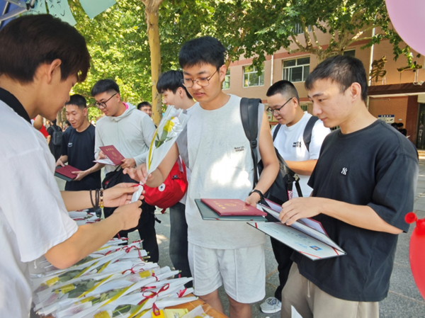 毕业季|米乐mile官方网站|管理学院|毕业骊歌起，青春再启航—我院2024届毕业生平安离校