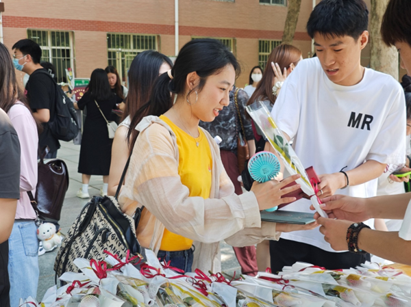 毕业季|米乐mile官方网站|管理学院|毕业骊歌起，青春再启航—我院2024届毕业生平安离校