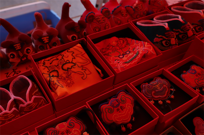 非遗点亮迎新季 传统文化进校园——米乐mile官方网站开展非遗进校园活动