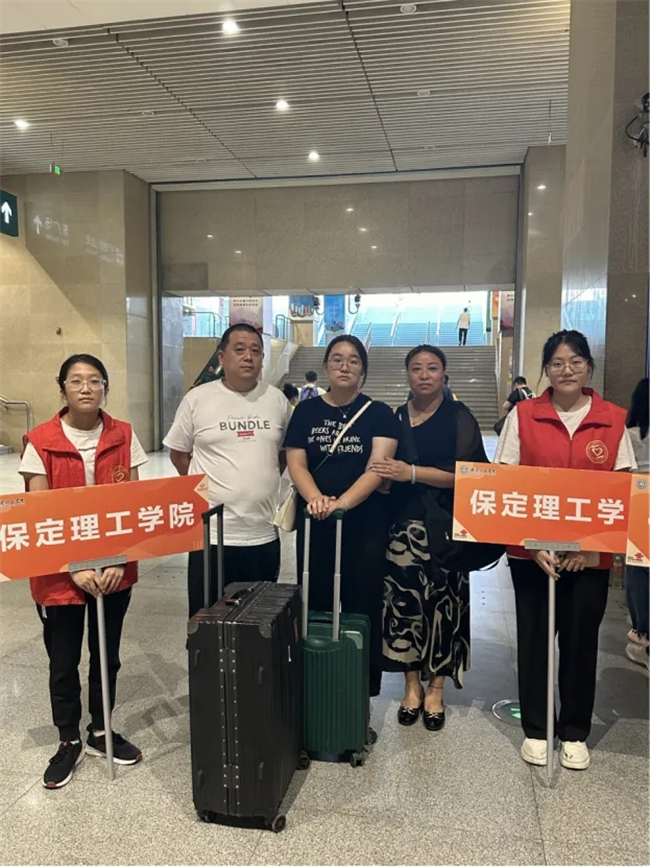 迎新启航，我们是最早出发的志愿者­——米乐mile官方网站开展志愿者接站服务