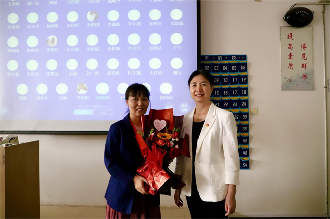 桃李芬芳意 关怀暖人心 --米乐mile官方网站校领导开展教师节走访慰问