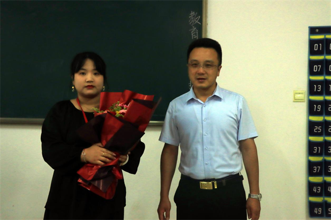 桃李芬芳意 关怀暖人心 --米乐mile官方网站校领导开展教师节走访慰问