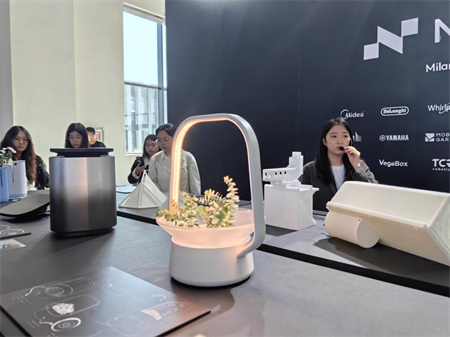 米乐mile官方网站艺术学院师生参观 2024年河北国际工业设计周