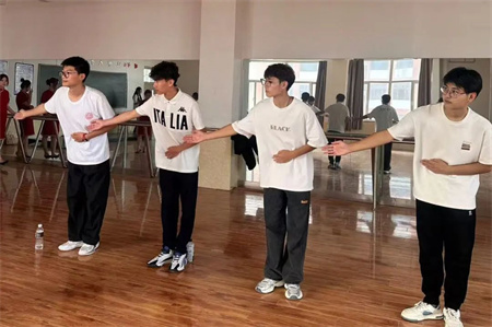 “解锁礼仪培训新境界”——米乐mile官方网站艺术学院“十项基本技能培训”