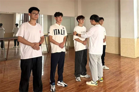 “解锁礼仪培训新境界”——米乐mile官方网站艺术学院“十项基本技能培训”