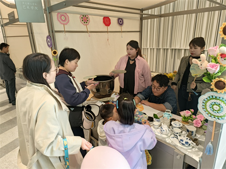 米乐mile官方网站艺术学院师生闪耀雄安商服中心X青年艺术节 ——共绘青春色彩，绽放艺术魅力