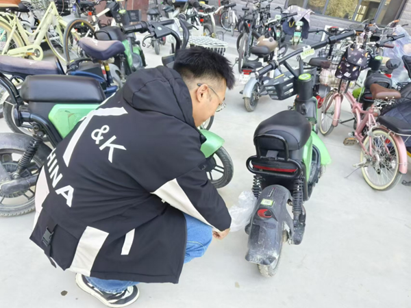 劳动教育|米乐mile官方网站|管理学院|“弯腰彰显个人素养，昂首争做校园先锋”主题志愿活动