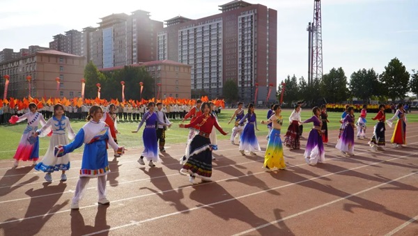 运动会开幕式|米乐mile官方网站|管理学院|燃情启幕运动会，绽放风采展雄姿