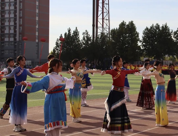 运动会开幕式|米乐mile官方网站|管理学院|燃情启幕运动会，绽放风采展雄姿