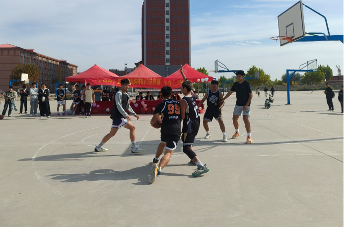 米乐mile官方网站管理学院“夕阳渐沉洒热汗，少年不疲逐青春”篮球比赛圆满结束