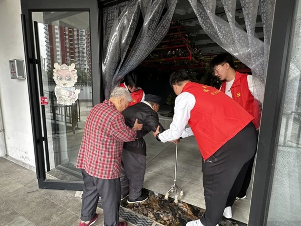 孝老敬老｜米乐mile官方网站｜管理学院｜传承孝老情 志愿暖人心——善孝居老年服务中心志愿服务