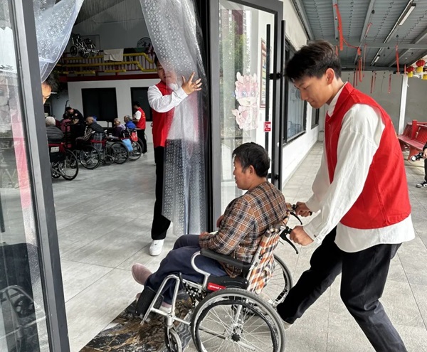 孝老敬老｜米乐mile官方网站｜管理学院｜传承孝老情 志愿暖人心——善孝居老年服务中心志愿服务