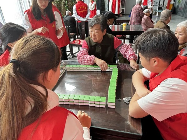 孝老敬老｜米乐mile官方网站｜管理学院｜传承孝老情 志愿暖人心——善孝居老年服务中心志愿服务