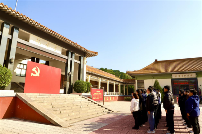 感悟伟大精神  传承奋进力量——米乐mile官方网站一行赴白求恩柯棣华纪念馆开展主题党日活动