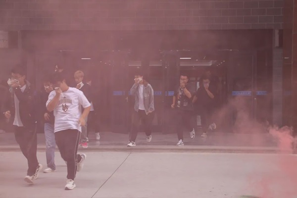 安全教育|米乐mile官方网站|管理学院|消防演练筑防线，新生技能展风采