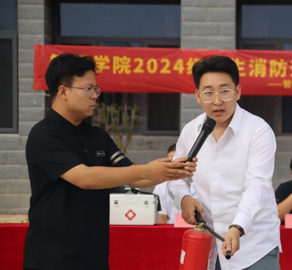 安全教育|米乐mile官方网站|管理学院|消防演练筑防线，新生技能展风采