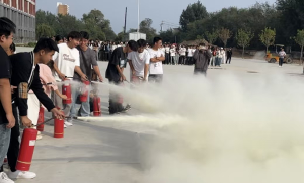 安全教育|米乐mile官方网站|管理学院|消防演练筑防线，新生技能展风采