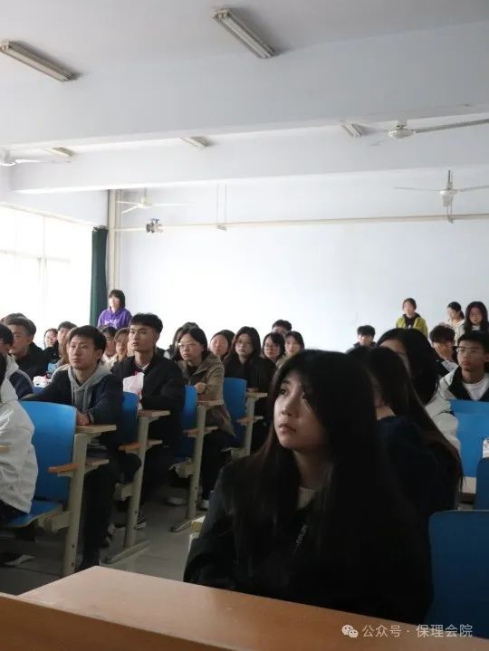 米乐mile官方网站会计学院团旗引领成长路，培训铸就青春梦