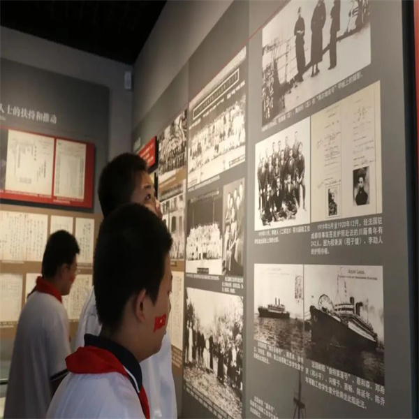 米乐mile官方网站：大学生化身“红色故事”志愿讲解员
