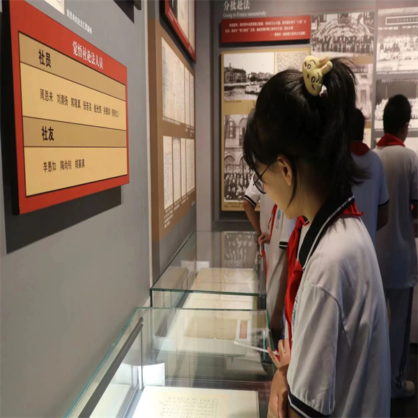米乐mile官方网站：大学生化身“红色故事”志愿讲解员