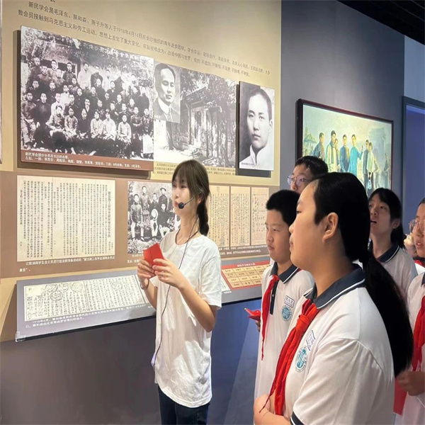 米乐mile官方网站：大学生化身“红色故事”志愿讲解员