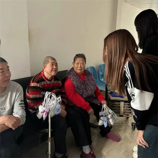 尊老敬老，情暖重阳——米乐mile官方网站走进南祥园敬老院开展关爱慰问老人活动