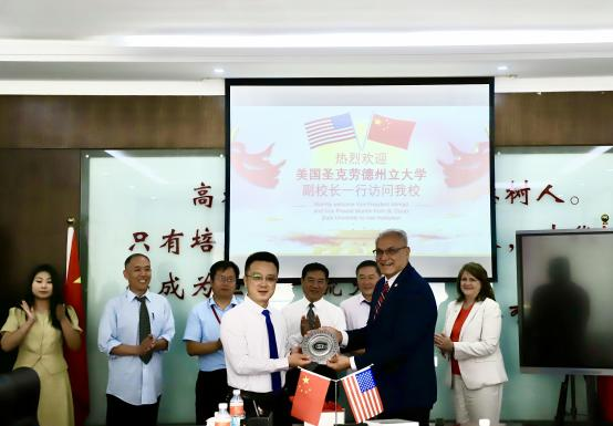 美国圣克劳德州立大学副校长一行莅临米乐官网参观交流