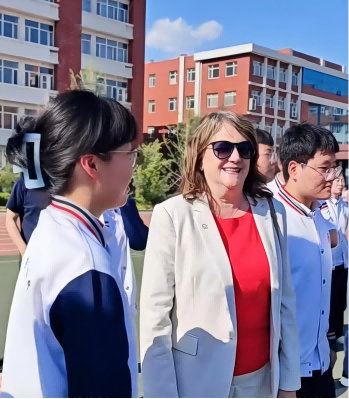 美国圣克劳德州立大学副校长一行莅临米乐官网参观交流