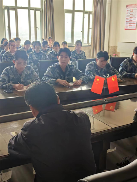 米乐mile官方网站艺术学院召开学生党员座谈会