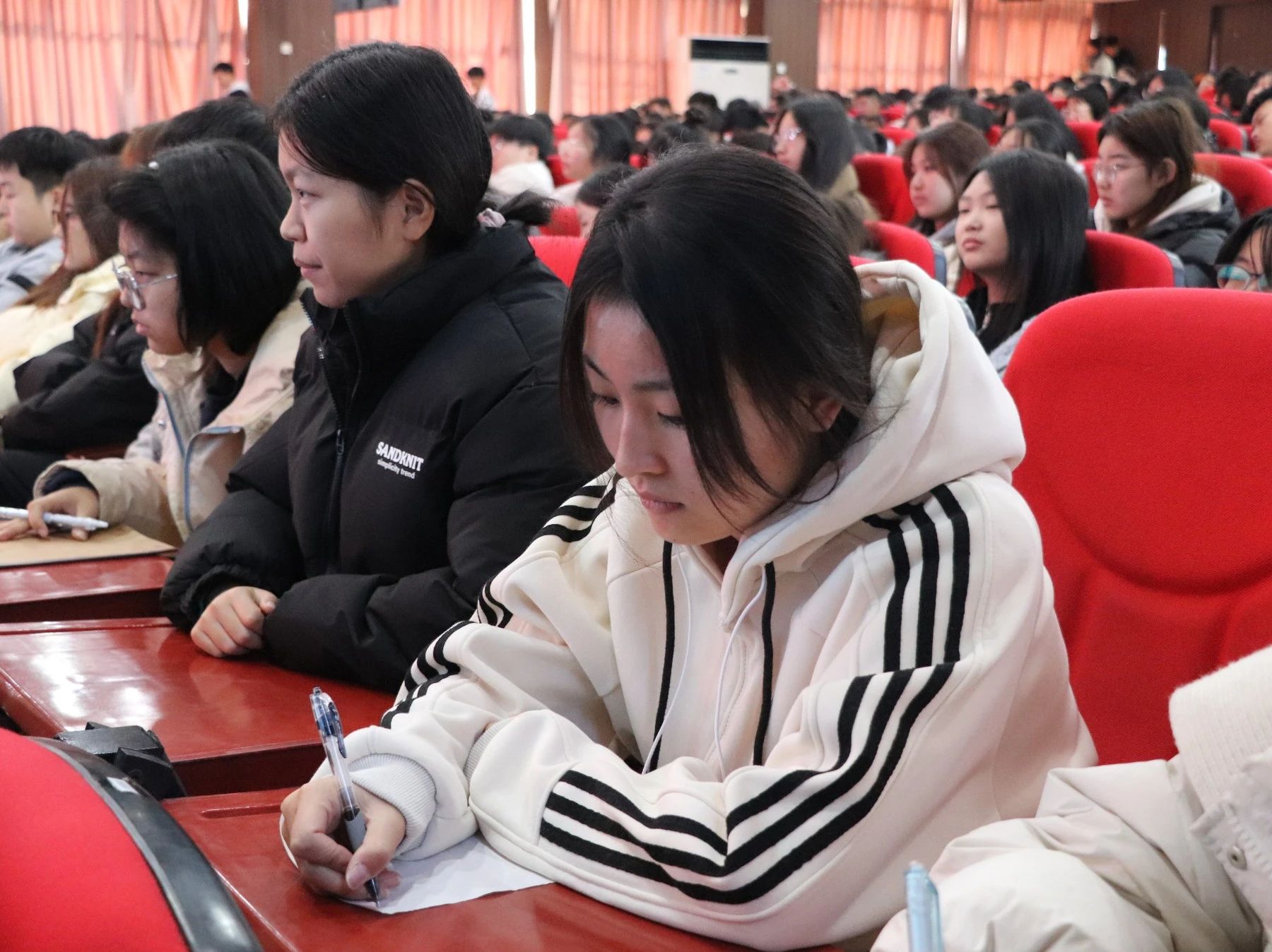 文明用网新征程，法制教育引航标——米乐mile官方网站举办“文明用网，法制教育”主题讲座