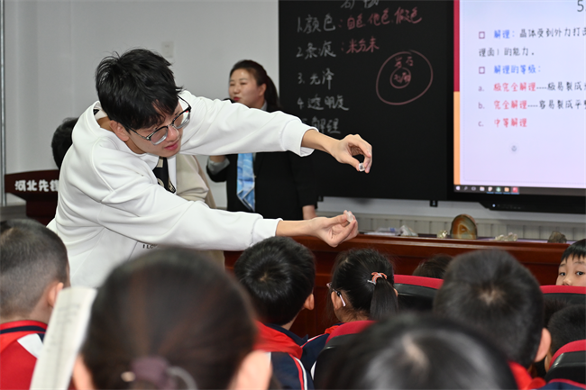 “科普进校园，共筑科技梦”米乐mile官方网站地质馆携手河北先锋晨光学校开展科普研学活动