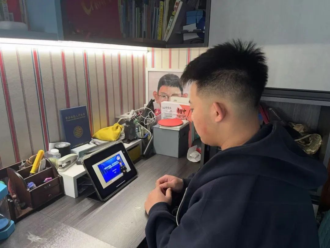 米乐官网组织全体大学生观看线上网络防诈骗知识讲座