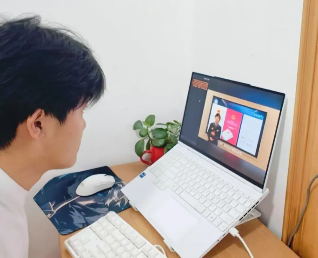 米乐官网组织全体大学生观看线上网络防诈骗知识讲座