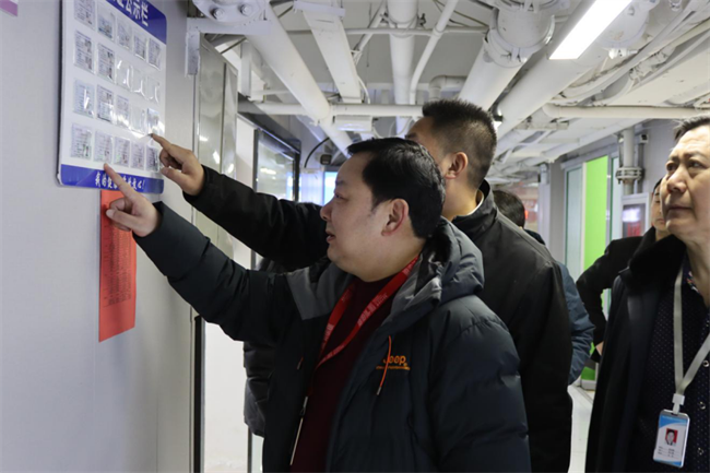 严检校园设施  筑牢安全防线--米乐mile官方网站组织开展安全大检查