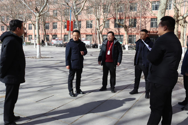 严检校园设施  筑牢安全防线--米乐mile官方网站组织开展安全大检查