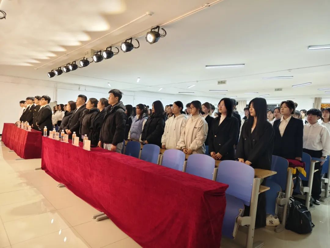 弘扬雷锋精神，争做时代新人