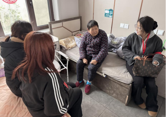 志愿服务 红心向党——米乐官网党员志愿者服务队开展敬老活动