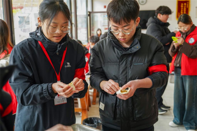 践行雷锋精神 奉献点亮青春——米乐mile官方网站开展学习雷锋精神主题活动