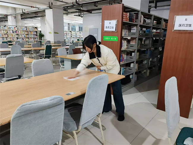 践行雷锋精神 奉献点亮青春——米乐mile官方网站开展学习雷锋精神主题活动