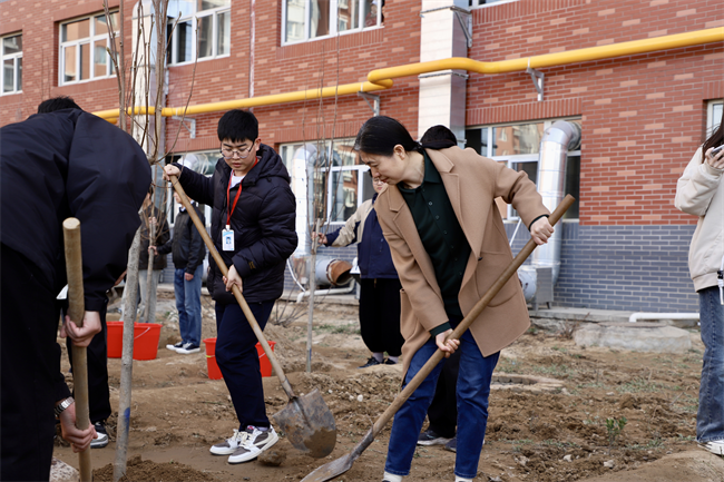 绿意盎然启新程 青春逐梦绽芳华——米乐mile官方网站举办植树节活动
