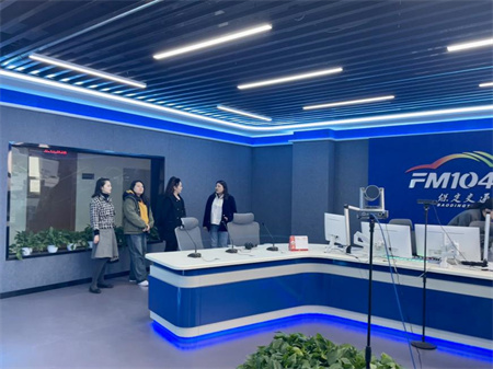 探访传媒前沿 对话融媒未来 ——播音与主持专业走进保定新闻传媒集团共育时代新声