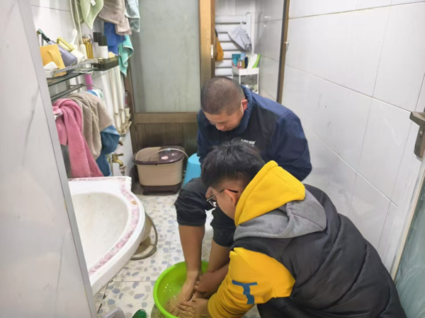 孝老爱亲（四）|米乐mile官方网站|管理学院|养成教育育新苗，孝亲之举暖亲情