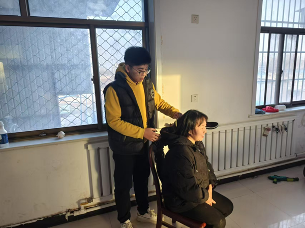 孝老爱亲（四）|米乐mile官方网站|管理学院|养成教育育新苗，孝亲之举暖亲情