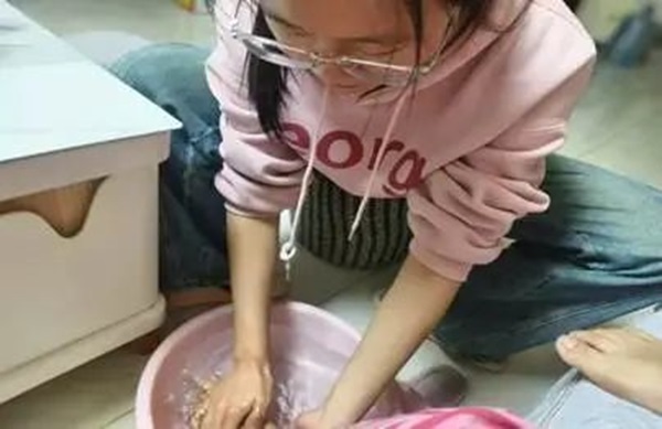 孝老爱亲(六)|米乐mile官方网站|管理学院|孝老之行践于微，爱亲之情暖人心