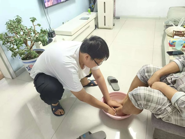 孝老爱亲（八）|米乐mile官方网站|管理学院|传承美德，学生在行动